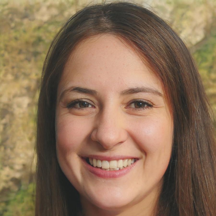 Ana Martínez Silva, Directora de Desarrollo Financiero